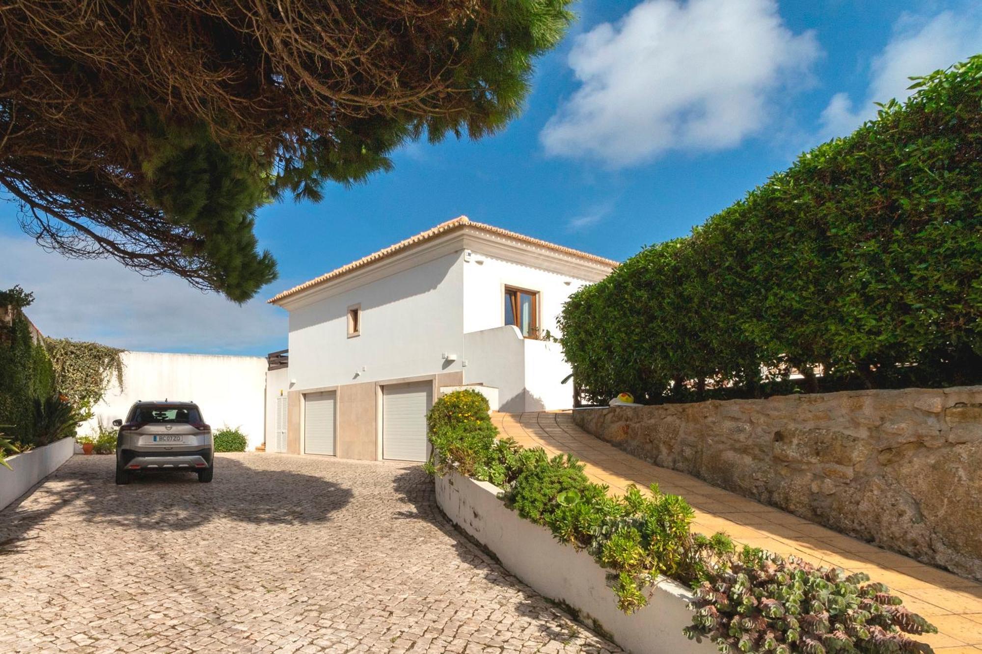 Colares Beach House, Pool Child Friendly Exterior photo