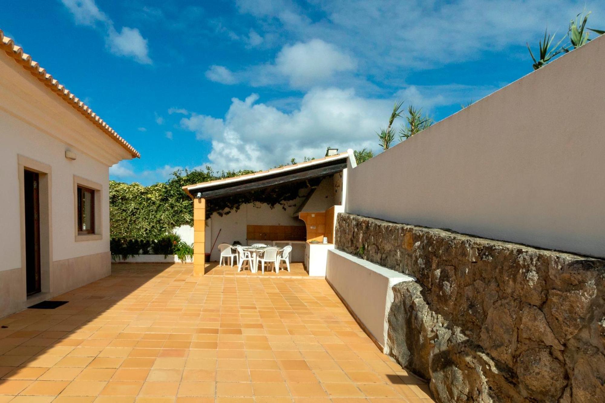 Colares Beach House, Pool Child Friendly Exterior photo