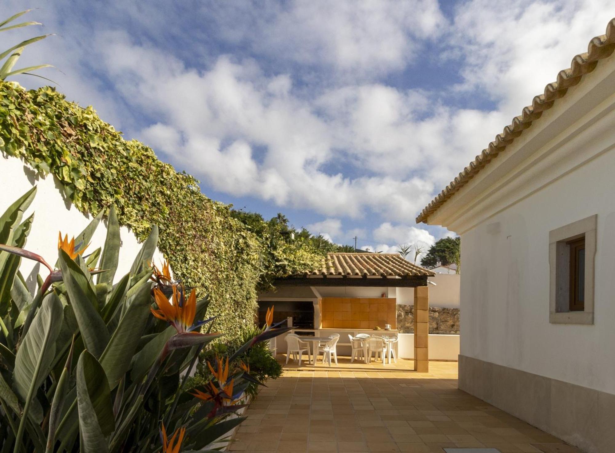 Colares Beach House, Pool Child Friendly Exterior photo
